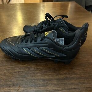 Adidas youth soccer cleats- size 4 youth